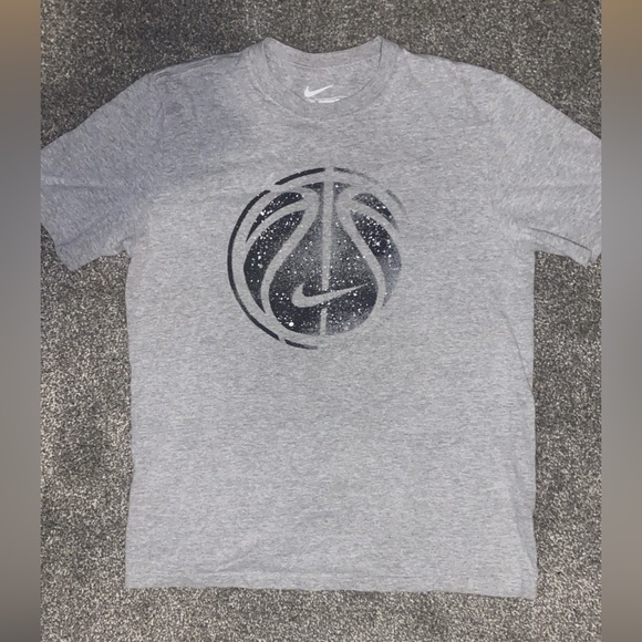 Vintage Nike Basketball Old School Distressed T-Shirt (Size Large) - Picture 1 of 2